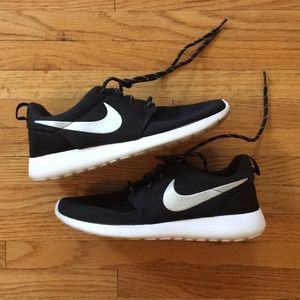 Nike roshe shoes